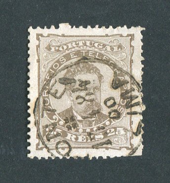 1882/83 - Afinsa nº 57b. D. Luis I de frente. Selo de 25 reis usado. Papel porcelana, denteado 13 1/2. CARIMBO DE PONTE DE LIMA. Tem o denteado irregular.