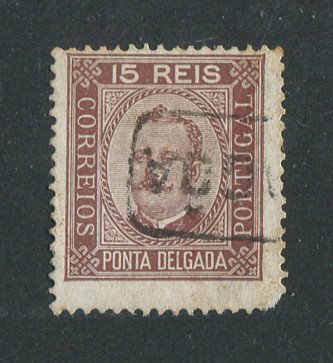 1892 - Afinsa nº 3a. D. Carlos I. Selo de 15 reis usado. Papel porcelana, denteado 13 1/2. Com Carimbo NOMINATIVO da ALAGÔA. Pequena transparência e canto curto.
