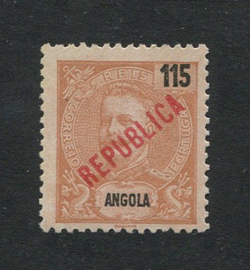 1920 - NÃO EMITIDO nº10. D. Carlos I com sobrecarga local REPUBLICA. Selo de 115 reis novo sem goma. Com CERTIFICADO DE PERITAGEM (CERTIFICATE). Em boas condições.