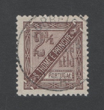 1893 - Afinsa nº 30. D. Carlos I. Selo de 2 1/2 reis USADO. Denteado 11 1/2. Em boas condições.