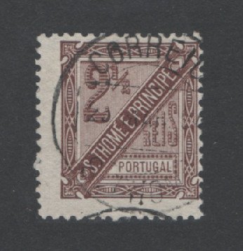 1893 - Afinsa nº 30. D. Carlos I. Selo de 2 1/2 reis USADO. Denteado 11 1/2. Em boas condições.