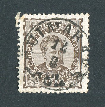 1882/83 - Afinsa nº 57a. D. Luis I de frente. Selo de 25 reis usado. Papel porcelana, denteado 12 1/2. CARIMBO DE GUIMARÃES. Pequena transparência.