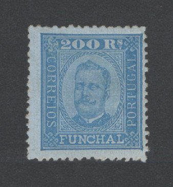 1892- Afinsa nº 11. D. Carlos I. Selo de 200 reis novo, COM CHARNEIRA (*) e goma original. Em boas condições.