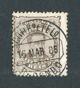 1882/83 - Afinsa nº 57a. D. Luis I de frente. Selo de 25 reis usado. Papel porcelana, denteado 12 1/2. CARIMBO DO REDONDO. Tem um canto curto.