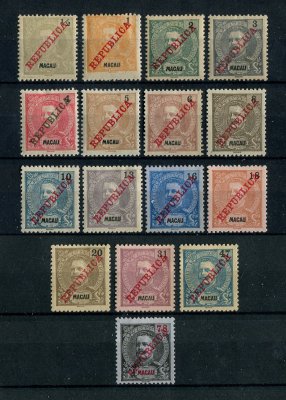 1911 - Afinsa nº 149/164. D. Carlos I com sobrecarga REPUBLICA. Série completa nova, COM CHARNEIRA (*). Os selos nº 149 a 154 têm goma original, os restantes não têm goma como emitidos. Em boas condições.