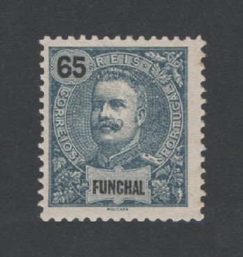 1898 - Afinsa nº 30. D. Carlos I. Selo de 65 reis novo, COM CHARNEIRA (*) e goma original. Em boas condições.