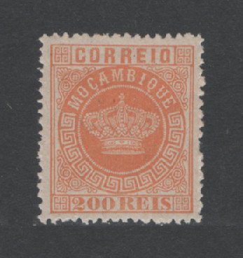 1876 - Afinsa nº 8b. Tipo Coroa. Selo de 200 reis novo, COM CHARNEIRA (*) e goma original. LARANJA CLARO. Denteado 13 1/2. Em boas condições.