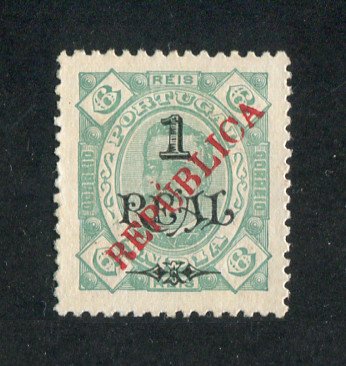 1914 - EMITIDO NÃO OFICIALMENTE nº16 (catalogado como SOBRECARGA CLANDESTINA nº 16 pela Mundifil). Eládio nº 268. D. Carlos I com sobrecarga local REPUBLICA. Selo de 1r/6r novo sem goma como usual. Em boas condições.