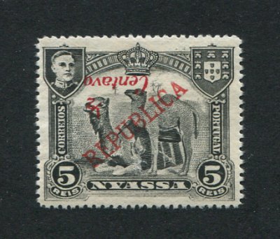1921 - Afinsa nº 83a. D. Manuel II com sobretaxa e sobrecarga. Selo de 1/2c/5r novo, SEM GOMA. SOBRECARGA INVERTIDA. Em boas condições.