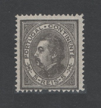 1880/81 - Afinsa nº 52. D. Luis I, de perfil. Selo de 5 reis NOVO, COM CHARNEIRA (*) e goma original. Papel liso, denteado 12 1/2. Tem um dente curto.