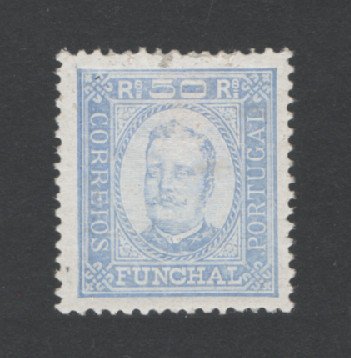 1892 - Afinsa nº 6. D. Carlos I. Selo de 50 reis novo, COM CHARNEIRA (*) e goma original. Papel porcelana, denteado 12 1/2. Pequena transparência e cor irregular.
