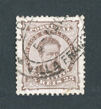 1882/83 - Afinsa nº 57. D. Luis I de frente. Selo de 25 reis usado. Papel porcelana, denteado 11 1/2. CARIMBO DE VILLA FRANCA DO CAMPO. Pequena transparência e denteado irregular.