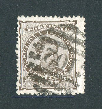 1882/83 - Afinsa nº 57d. D. Luis I de frente. Selo de 25 reis usado. Papel liso, denteado 12 1/2. Carimbo nº 102 - Pombal (2ª Reforma). Em boas condições.