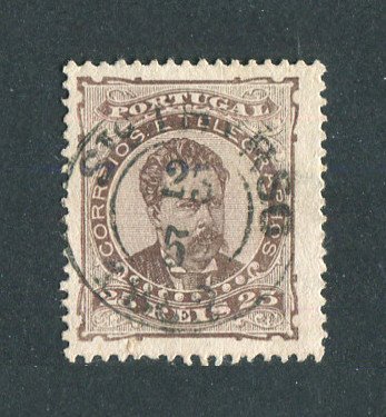 1882/83 - Afinsa nº 57e. D. Luis I de frente. Selo de 25 reis usado. Papel liso, denteado 13 1/2. CARIMBO DE SANTO TIRSO. Em boas condições.