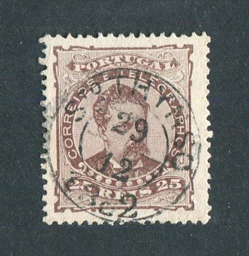 1882/83 - Afinsa nº 57e. D. Luis I de frente. Selo de 25 reis usado. Papel liso, denteado 13 1/2. CARIMBO DE SANTO TIRSO. Em boas condições.