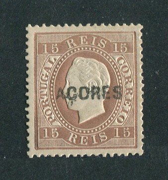 1871/76 - Afinsa nº 25e. D. Luis I. Fita direita. Selo de 15 reis NOVO, COM CHARNEIRA (*) e goma original. Denteado 13 1/2. Em boas condições.