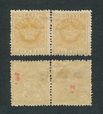 1881 - Afinsa nº13b. Tipo Coroa. Selos de 40r novos COM CHARNEIRA (*) e goma original.  ERRO, MOÇAMBIQUE EM PAR COM SELO DE CABO VERDE. Denteado 12 1/2. Em boas condições.