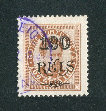1902 - Afinsa nº 69. D. Luis I com sobretaxa. Selo de 130r/100r USADO. Denteado 12 1/2. Em boas condições.
