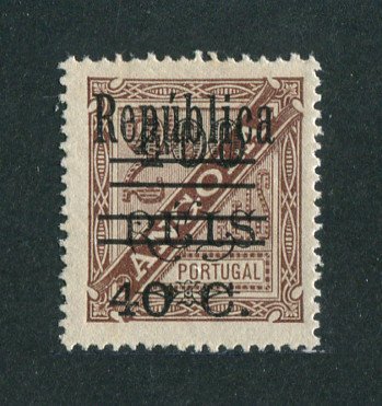 1925 - Afinsa nº 222b. D. Carlos I com sobretaxa. Selo de 40c/400r/2 1/2r novo, SEM GOMA. Denteado 13 1/2. Em boas condições.