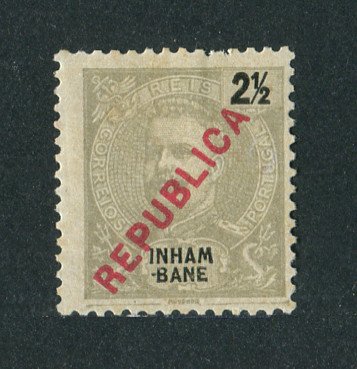 1917 - Afinsa nº 89. D. Carlos I com sobrecarga local REPUBLICA. Selo de 2 1/2 reis novo, sem goma como usual. Em boas condições.