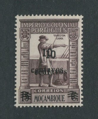1946 - Afinsa nº 316B. Império Colonial Português com sobretaxa. Selo de 10c/15c novo sem goma. DUPLA SOBRETAXA. Em boas condições.