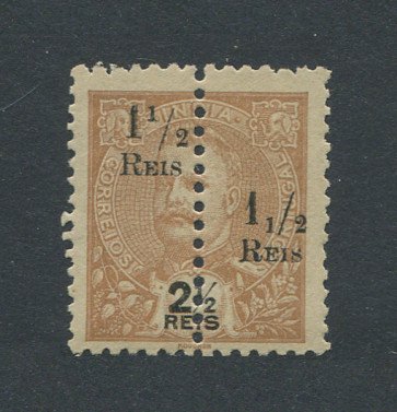 1911 - Afinsa nº 233d. D. Carlos I com sobretaxa. Selo de 1 1/2r/2 1/2r novo sem goma como emitido. Sobretaxa A. SOBRETAXA 1/2 COM NÚMEROS NIVELADOS (do lado direito). Em boas condições.