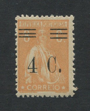1928 - Afinsa nº 451e. Ceres com sobretaxa. Selo de 4c/8c novo, COM CHARNEIRA (*) e goma original. SOBRECARGA/BARRAS TIPO V. Em boas condições.