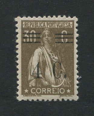 1928 - Afinsa nº 452f. Ceres com sobretaxa. Selo de 4c/30c novo SEM CHARNEIRA (**) e com goma original. SOBRECARGA/BARRAS TIPO VIII. Papel liso, 12x11 1/2. Em boas condições.