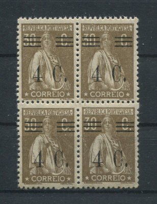 1928 - Afinsa nº 452f. Ceres com sobretaxa. Selos de 4c/30c EM QUADRA. Novos SEM CHARNEIRA (**) e com goma original. 4º selo com SOBRECARGA/BARRAS TIPO VIII. Papel liso, 12x11 1/2. Em boas condições.