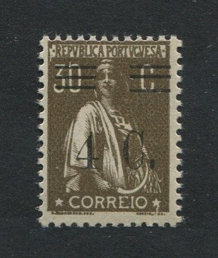 1928 - Afinsa nº 452j. Ceres com sobretaxa. Selo de 4c/30c novo SEM CHARNEIRA (**) e com goma original. SOBRECARGA/BARRAS TIPO XII. Papel liso, 12x11 1/2. Em boas condições.
