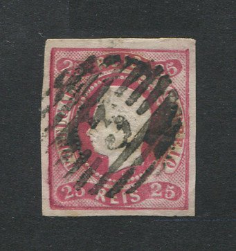 1866/7 - Afinsa nº 22. D. Luís I, fita curva.Selo de 25 reis usado. Margens pequenas. Apresenta um pequeno vinco. Carimbo nº 3 - Alcobaça. EXEMPLAR DE 2ª ESCOLHA.