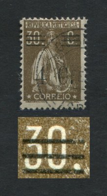 1928 - Afinsa nº 452. Ceres com sobretaxa. Selo de 4c/30c usado. CLICHÉ XIII. Papel liso, 12x11 1/2. Em boas condições.