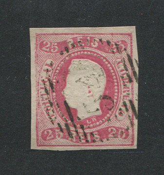 1866/7 - Afinsa nº 22. D. Luís I, fita curva.Selo de 25 reis usado. Margens pequenas. Em boas condições. Carimbo nº 54 - Arouca. EXEMPLAR DE 2ª ESCOLHA.