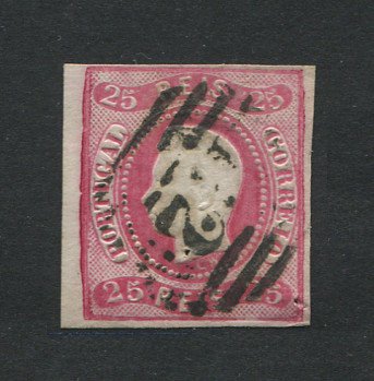 1866/7 - Afinsa nº 22. D. Luís I, fita curva.Selo de 25 reis usado. Margens pequenas. Apresenta dois pequenos furos de alfinete. Carimbo nº 112 - Viseu. EXEMPLAR DE 2ª ESCOLHA.