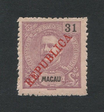 1913 - Afinsa nº 195. D. Carlos I com sobrecarga local REPUBLICA. Selo de 31a novo sem goma como emitido. Em boas condições.