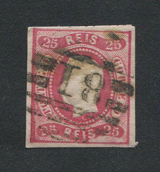 1866/7 - Afinsa nº 22. D. Luís I, fita curva.Selo de 25 reis usado. Margens pequenas. Apresenta uma pequena transparência. Carimbo nº 81 - Alcobaça (2º REFORMA). EXEMPLAR DE 2ª ESCOLHA.