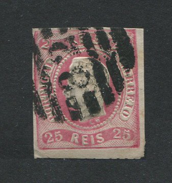 1866/7 - Afinsa nº 22. D. Luís I, fita curva.Selo de 25 reis usado. Margens pequenas. Apresenta um pequeno vinco. Carimbo nº 82 - Alvaiázere (2º REFORMA). EXEMPLAR DE 2ª ESCOLHA.