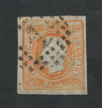 1866/7 - Afinsa nº 24. D. Luís I, fita curva.Selo de 80 reis usado. Boas margens. Apresenta alguns defeitos (pequena transparência, vinco e pequeno rasgo na margem direita). EXEMPLAR DE 2ª ESCOLHA.