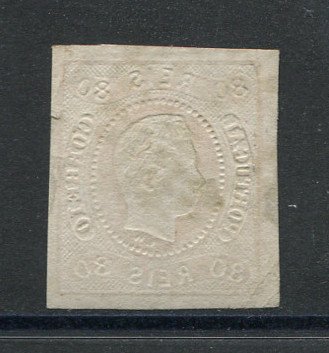 1866/7 - Afinsa nº 24. D. Luís I, fita curva.Selo de 80 reis usado. Boas margens. Apresenta alguns defeitos (pequena transparência, vinco e pequeno rasgo na margem direita). EXEMPLAR DE 2ª ESCOLHA.