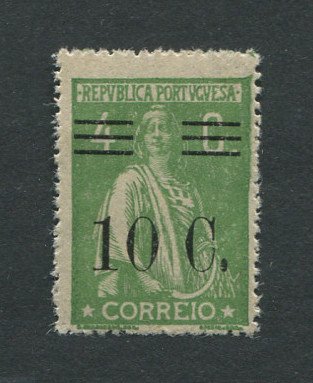 1928 - Afinsa nº 456k. Ceres com sobretaxa. Selo de 10c/4c novo, COM CHARNEIRA (*) e goma original. Papel liso, 15x14. Em boas condições.
