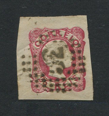 1856/8 - Afinsa nº 13. D. Pedro V. Cabelos anelados.Selo de 25 reis usado. Boas margens mas apresenta uma pequena transparência e um vinco. EXEMPLAR DE 2ª ESCOLHA.