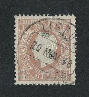 1870/6 - Afinsa nº 38E. D. Luis I, fita direita.Selo de 15 reis usado. Papel porcelana, denteado 12 1/2. Denteado irregular.