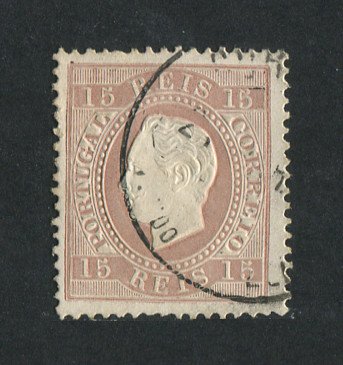 1870/6 - Afinsa nº 38J. D. Luis I, fita direita.Selo de 15 reis usado. Papel porcelana, denteado 13 1/2. Apresenta o cunho aberto e alguma sujidade no verso.