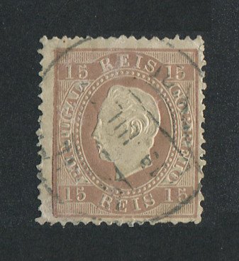 1870/6 - Afinsa nº 38. D. Luis I, fita direita. Selo de 15 reis usado. Papel liso, denteado 12 1/2. Em boas condições.