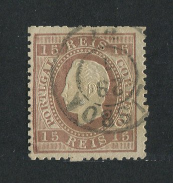 1870/6 - Afinsa nº 38. D. Luis I, fita direita.Selo de 15 reis usado. Papel liso, denteado 12 1/2. Denteado irregular.