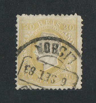 1870/6 - Afinsa nº 39i. D. Luis I, fita direita.Selo de 20 reis usado. Papel porcelana, denteado 12 1/2. Canto curto.
