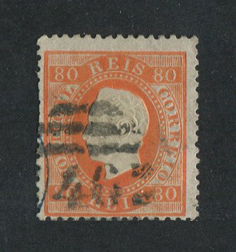 1870/6 - Afinsa nº 42. D. Luis I, fita direita.Selo de 80 reis usado. Papel liso, denteado 12 1/2. Denteado irregular.