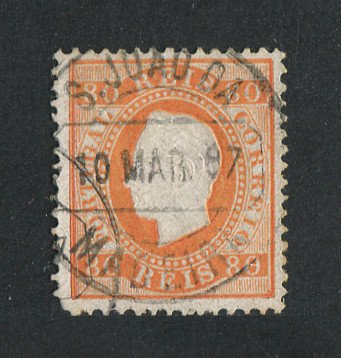 1870/6 - Afinsa nº 42i. D. Luís I, fita direita.Selo de 80 reis usado. Papel porcelana, denteado 12 1/2. Carimbo de S. João da Madeira. Canto curto e pequena transparência.