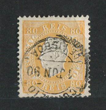 1870/6 - Afinsa nº 42i. D. Luís I, fita direita.Selo de 80 reis usado. Papel porcelana, denteado 12 1/2. Pequeno vinco.