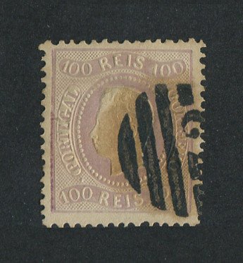 1867/70 - Afinsa nº 33. D. Luís I, fita curva denteado.Selo de 100 reis usado. Carimbo forte e pequeno vinco.
